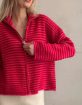 Chaleco de punto a rayas con cremallera y cuello alto